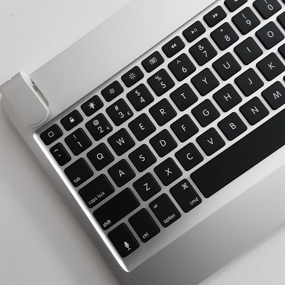 Brydge Wireless Keyboard - Picture 3 of 8